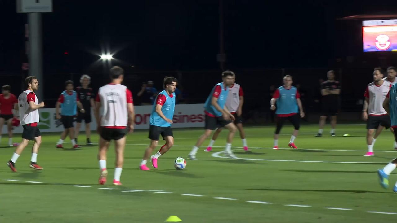 Video thumbnail for US: Türkiye holds first World Cup training session in Arizona.