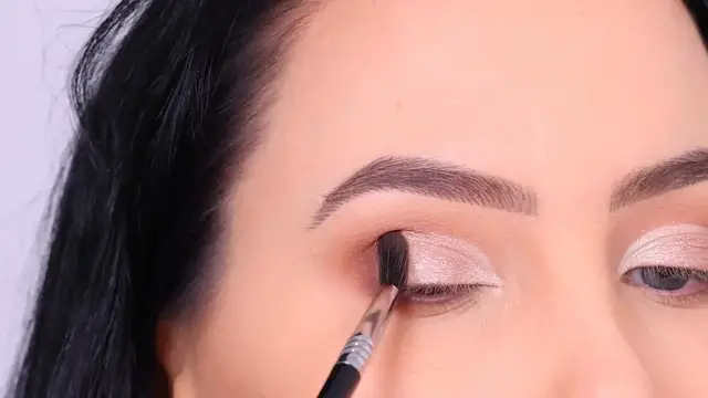 Video thumbnail for Champagne Soft Glam Cut Crease Makeup Tutorial