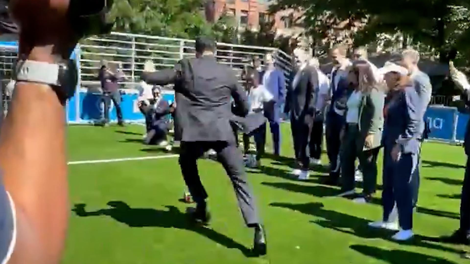 Video thumbnail for Mamdani scores goal at World Cup presser