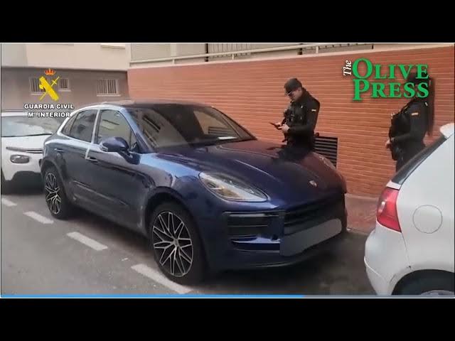 Video thumbnail for WATCH: Lithuanian drug trafficker tries to jump security barrier while fleeing police station