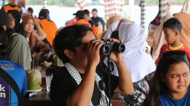 Video thumbnail for Indonesia: Search continues for 8 people, including 5 journalists, missing in Indonesia.