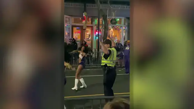 Video thumbnail for Police Officer Dances In Mardi Gras Parade | Happily TV