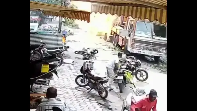 Video thumbnail for India: 4 Injured in Gas Pipeline Blast.