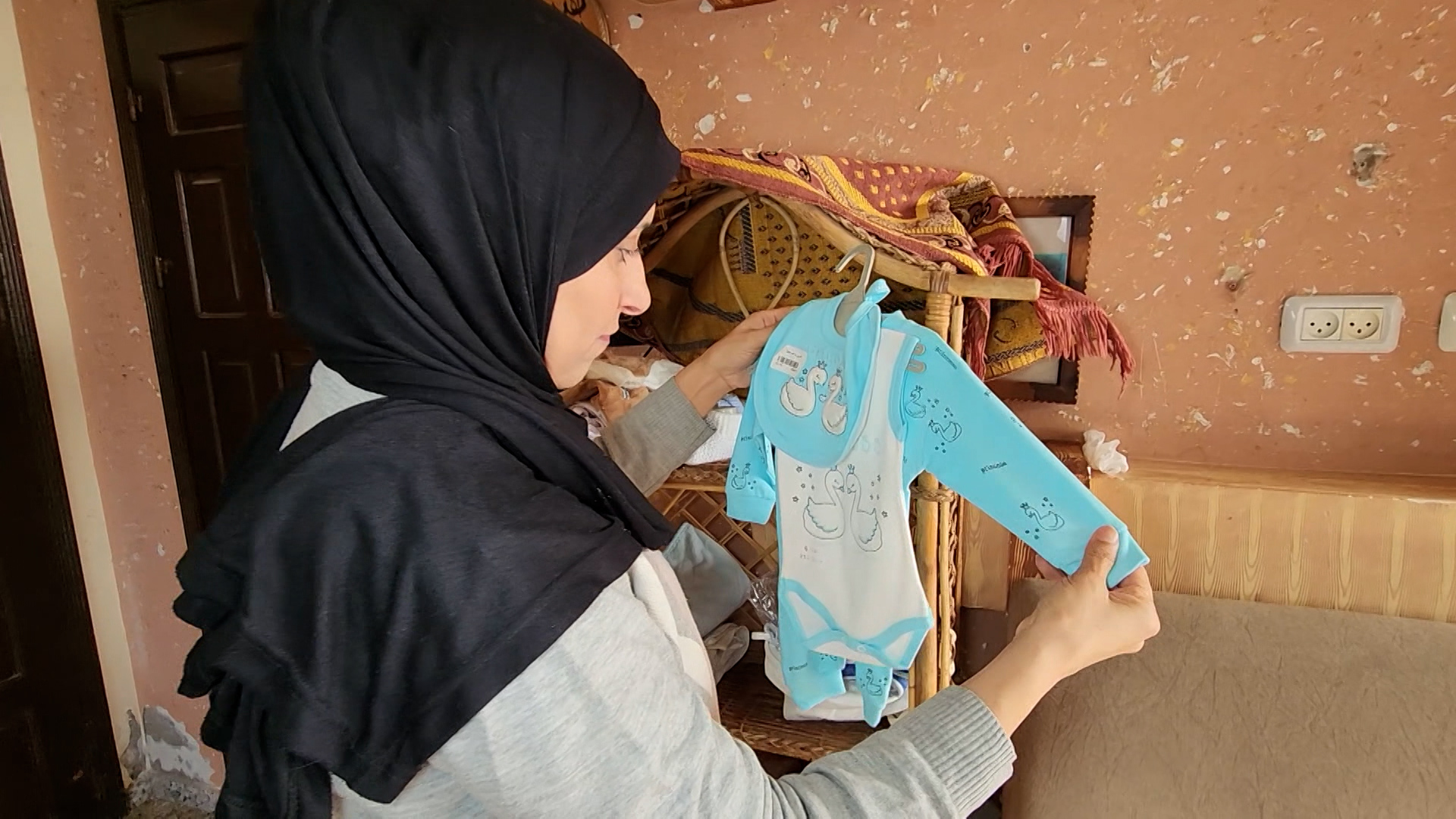 Video thumbnail for How Israeli destruction of Gaza fertility clinics erased parenthood dreams