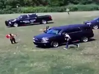 Video thumbnail for Video shows East Hanover officers apprehend suspects following shoplifting incident