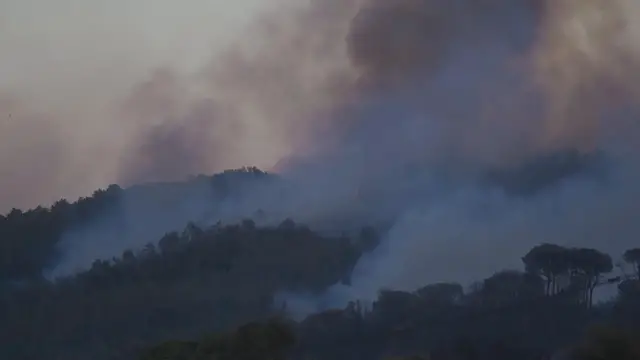 Video thumbnail for Spain: Air, ground crews continue fight against Costa Brava wildfire in Spain.