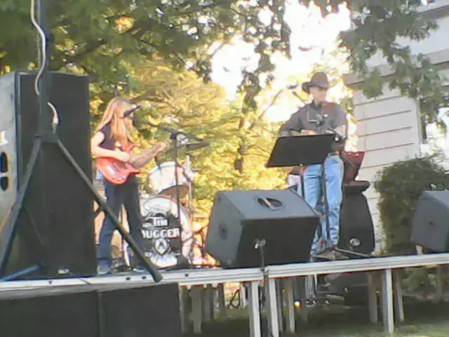 Video thumbnail for Johe Howles Sing Johnny Cash