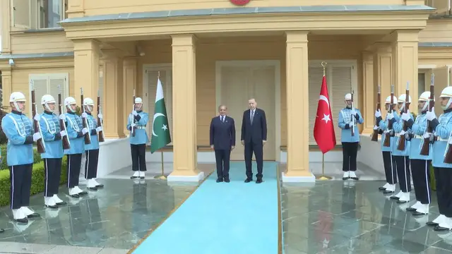 Video thumbnail for Türkiye: Turkish President Erdogan receives Pakistani premier in Istanbul.