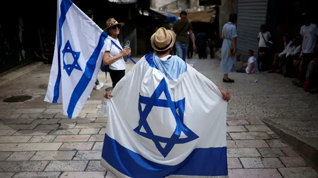 Video thumbnail for Far-right Israelis storm Al-Aqsa, UNRWA compounds amid Jerusalem Day march