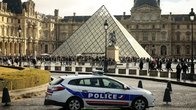 'Video thumbnail for Arrests made in Louvre museum's jewel heist'