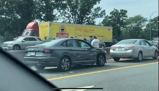 Video thumbnail for Six cars involved in crash on Long Island Expressway
