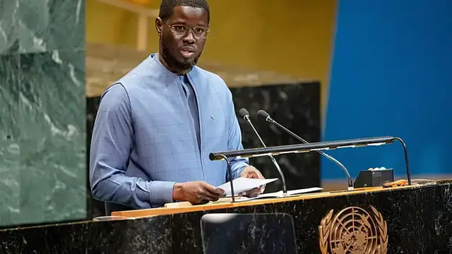 Video thumbnail for Senegal MPs back sweeping constitutional reform