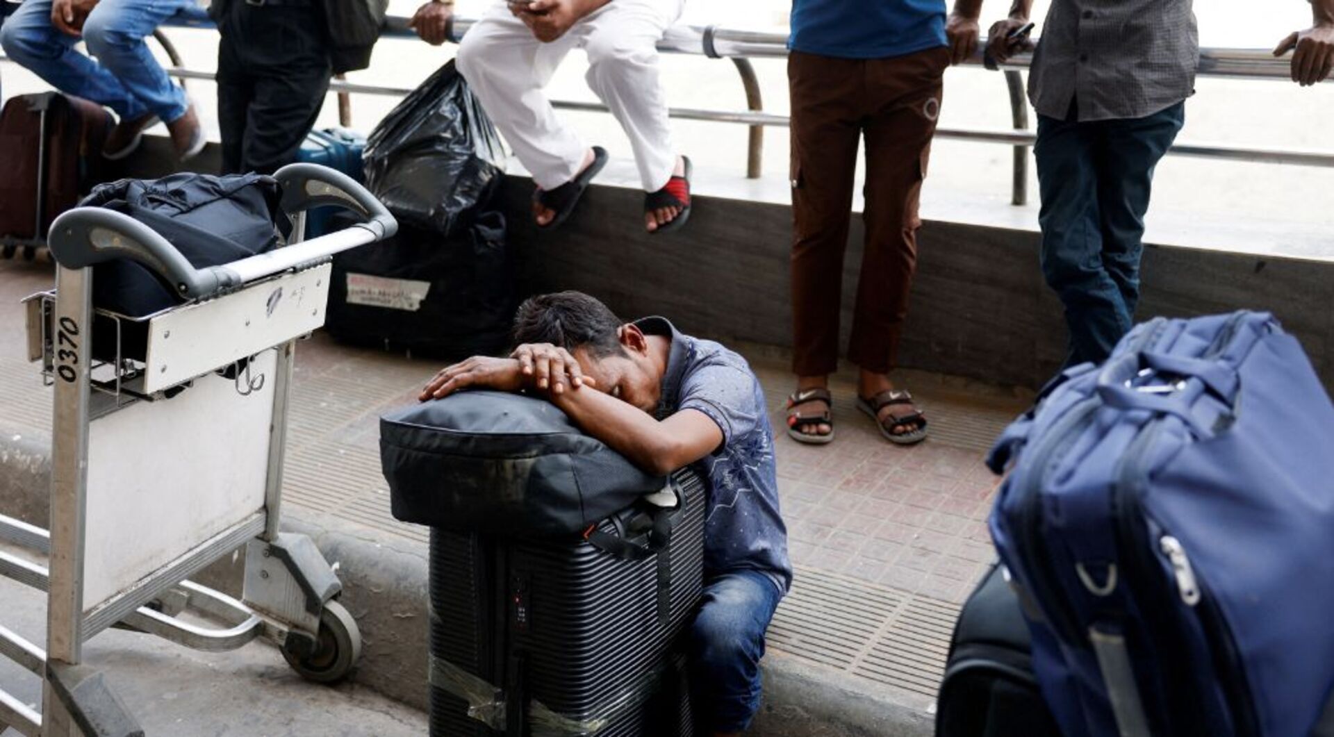 Video thumbnail for Airspace closed, thousands of flights cancelled as US, Israel attack, Iran responds