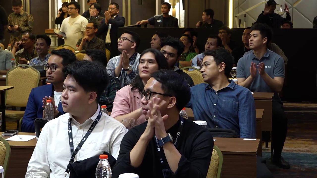 Video thumbnail for Indonesia: Chinese robotics firm showcases humanoid robots in Jakarta.