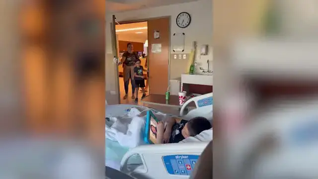 Video thumbnail for Boy Has Surprise Reunion With Twin Brother After Surgery | Happily TV