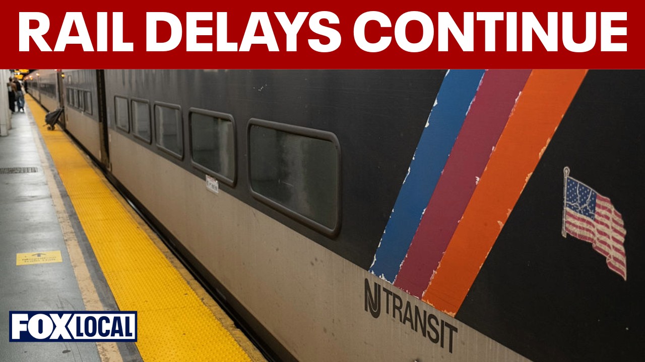 Video thumbnail for NYC, NJ commuters continue to face delays during evening commute post-snowstorm