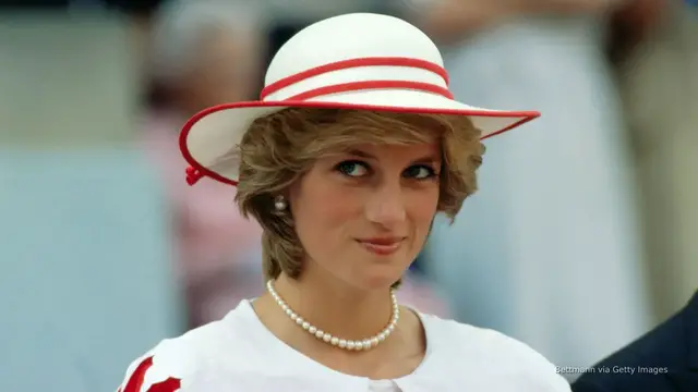 Video thumbnail for Princess Diana auction to feature over 200 items, including gowns and notes