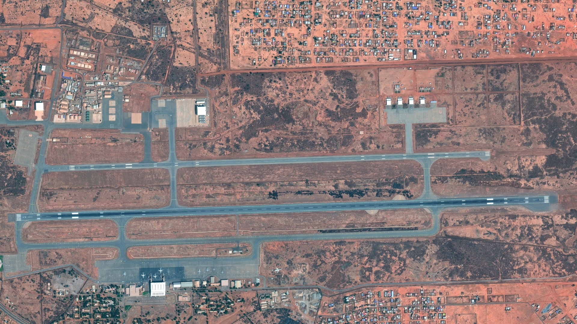 Video thumbnail for Niger airport attack: Military junta accuses France and its regional allies