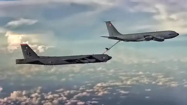 Video thumbnail for B-52 Aerial Fueling With French Air Tanker • Cockpit View