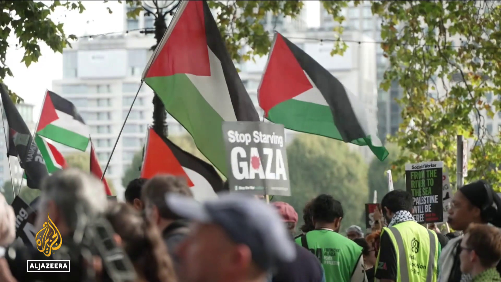 Video thumbnail for Pro-Palestinian march in London: Route changed during far-right rally Trafalgar square
