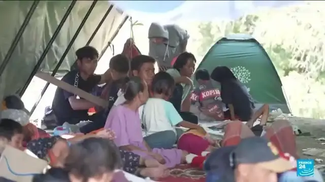 Video thumbnail for Indonesia earthquake leaves thousands homeless as rescue efforts continue