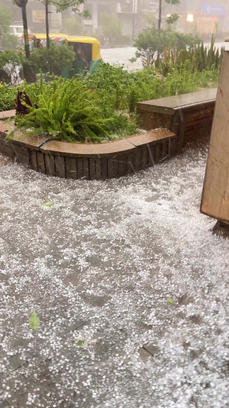 Video thumbnail for Rare Hailstorm Blankets Bangalore Streets in Ice