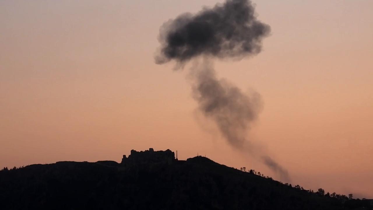 Video thumbnail for Lebanon: Israel targets southern Lebanon with internationally banned phosphorus shells.
