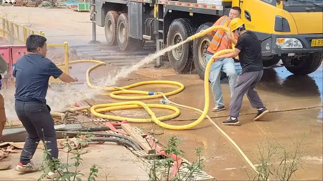 Video thumbnail for Men Battle Wild Water Jet in Sichuan!