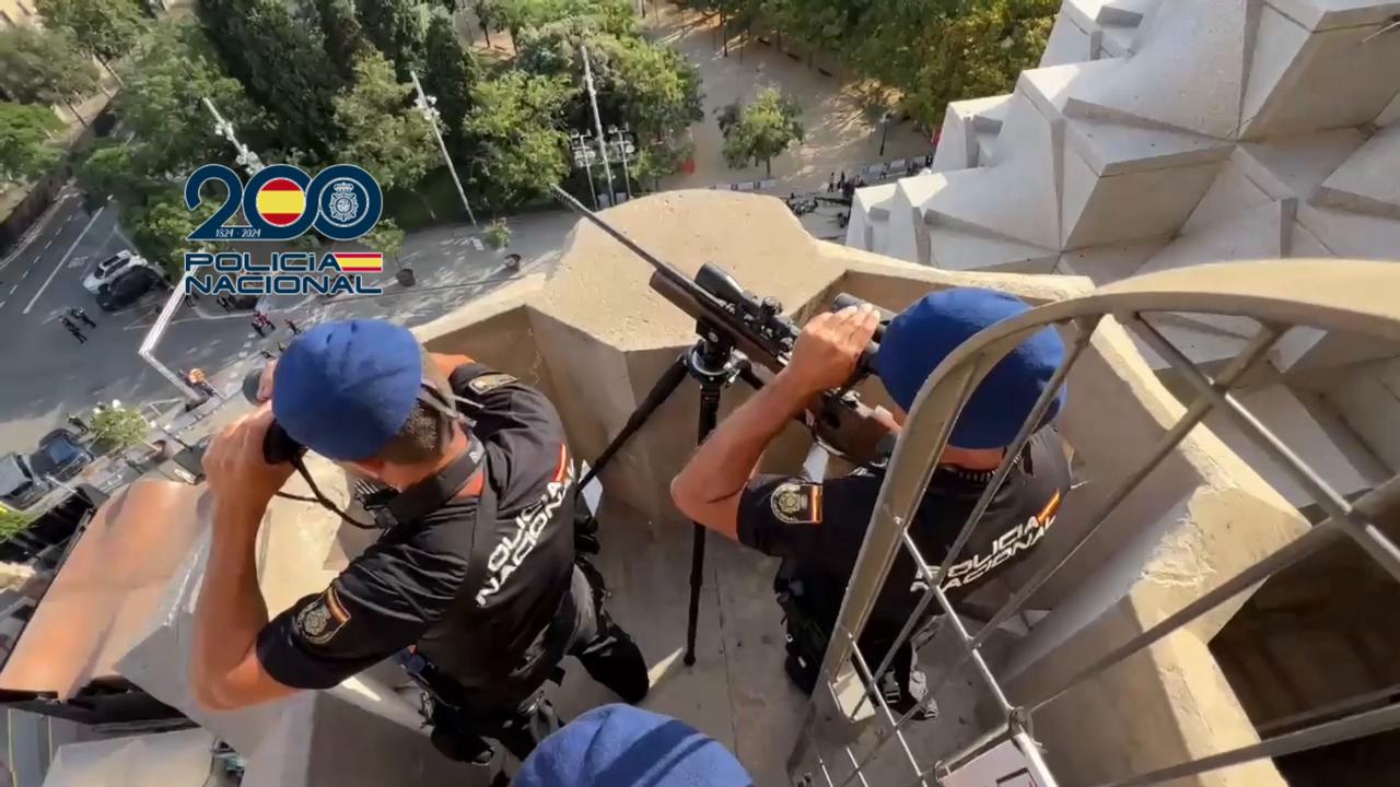 Video thumbnail for Spain: Security sweep conducted at Sagrada Familia ahead of pope’s visit to Spain (2).