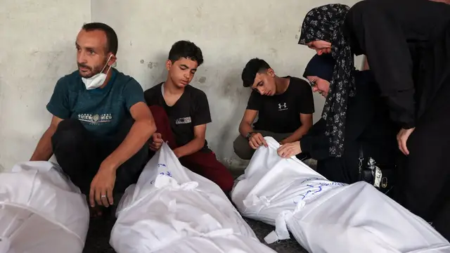 'Video thumbnail for Israel continue to pound Gaza as Palestinians mourn slain Al Jazeera journalists'