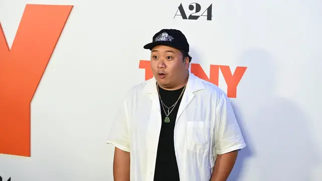 Video thumbnail for NY: TONY New York Premiere - Arrivals 10.