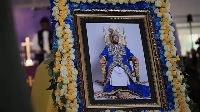 Video thumbnail for Uganda buries King Oyo as death sparks succession row