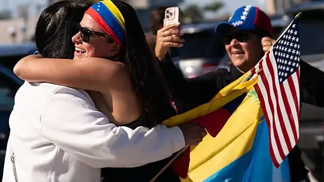 Video thumbnail for Celebrations in South Florida as Venezuelans react to Maduro’s capture