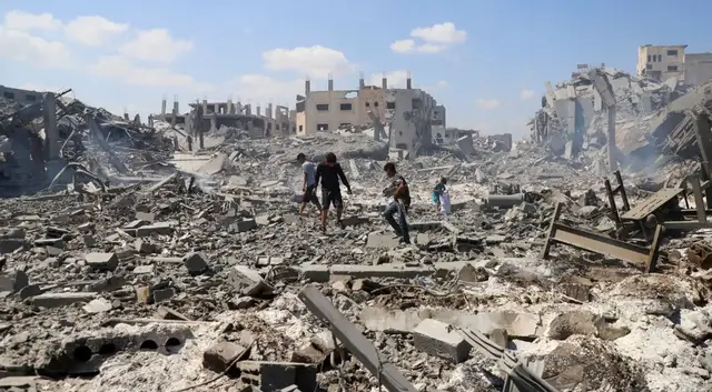 Video thumbnail for Israeli strikes injure Palestinians in Gaza as attacks continue despite ceasefire