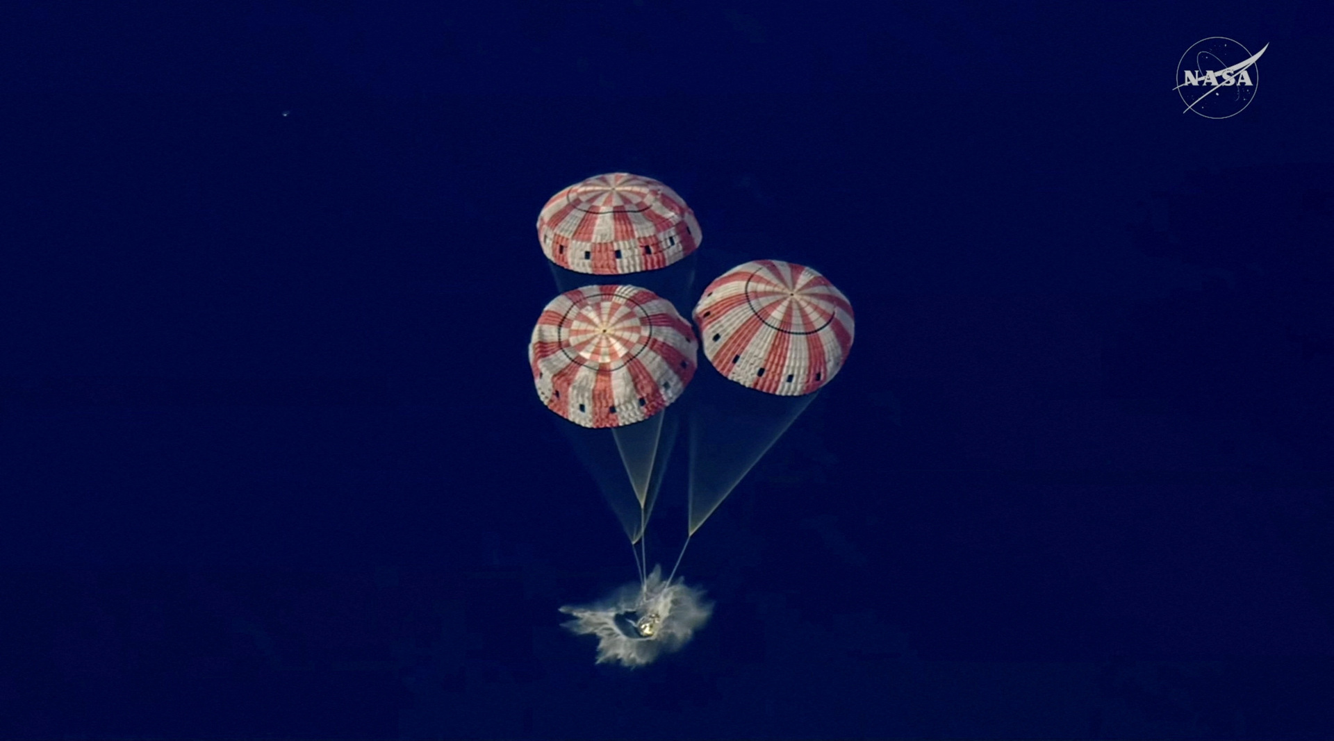 Video thumbnail for Moment Artemis II splashes down after moon mission