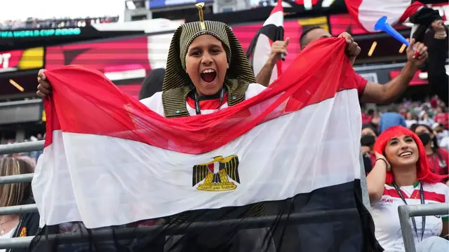 Video thumbnail for Egypt World Cup fever boosts flag and jersey sales in Cairo