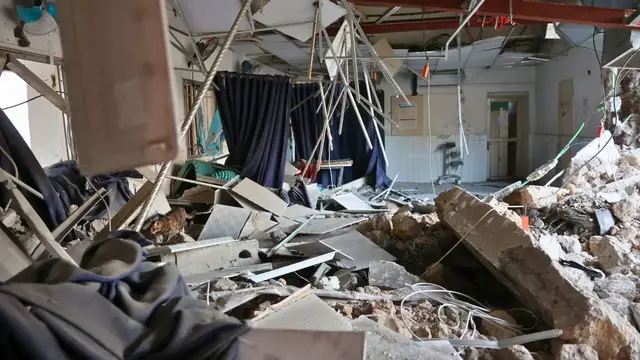 'Video thumbnail for Israeli strikes leave northern Gaza's last functioning hospital completely out of service'