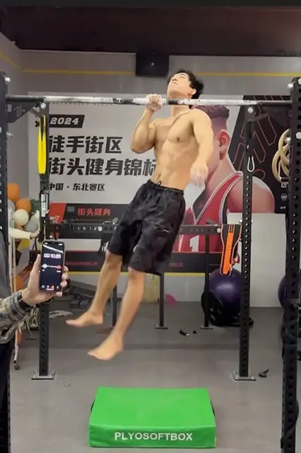 Video thumbnail for Most one armed pull ups in one minute