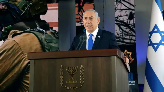 Video thumbnail for New claims that Netanyahu rejected Hamas offer to release captives