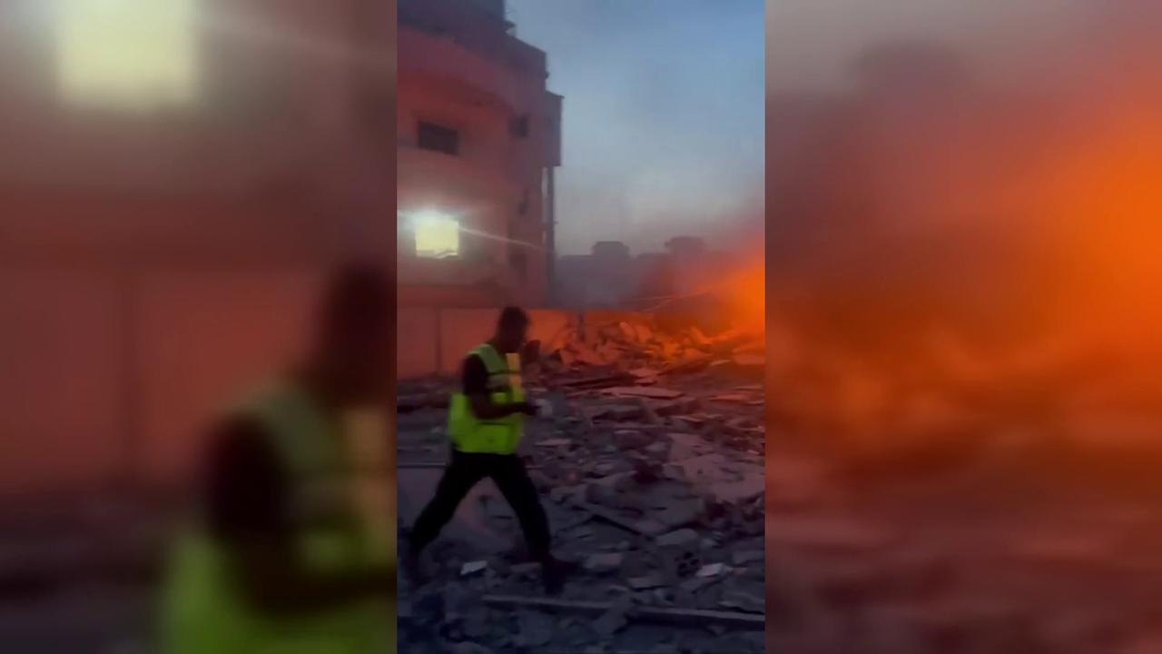 Video thumbnail for Lebanon: Southern Lebanon Town Targeted in New Israeli Strike.