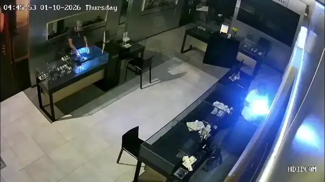 Video thumbnail for India: $520,082 Rado watch heist unfolds in 36 minutes as robbers escape with 251 luxury watches.