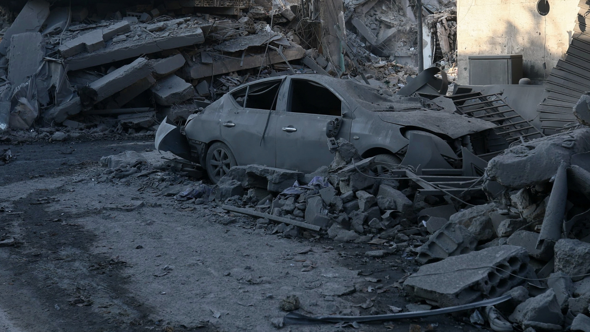 Video thumbnail for Israeli air strike on Nabatieh, Lebanon, kills five after evacuation