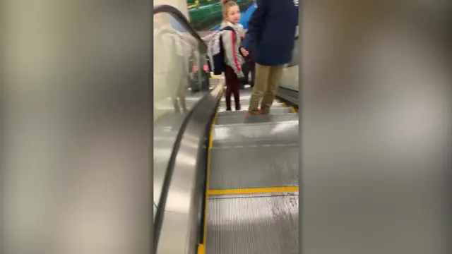 Video thumbnail for Army Dad Hiding Behind Welcome Banner Surprises Kids At Airport | Happily TV