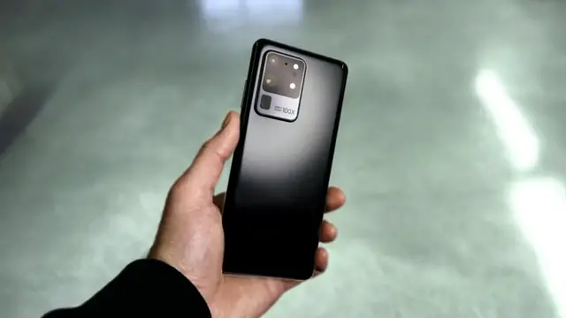 'Video thumbnail for Samsung Galaxy S20 Ultra - Hands On With The Beast!'