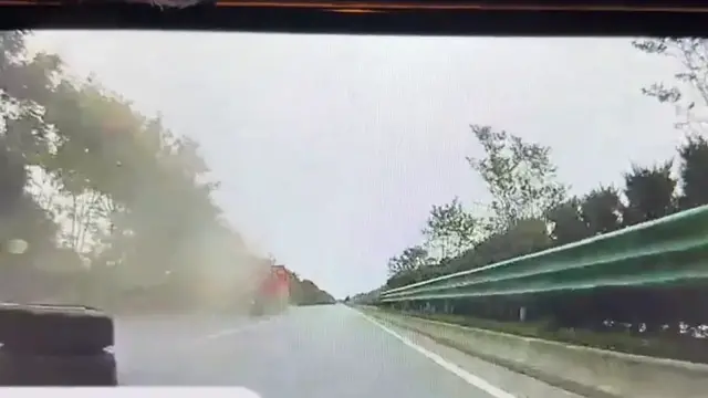 Video thumbnail for China: Wheel suddenly detaches from moving semi-truck after bearing breaks in China.
