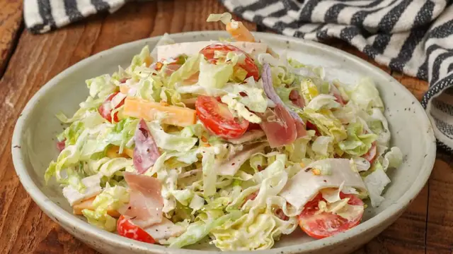 Video thumbnail for Italian Grinder Salad Recipe