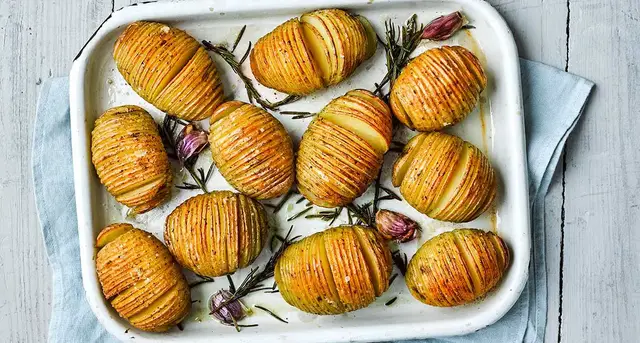 Video thumbnail for Hasselback potatoes