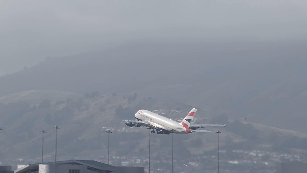 Video thumbnail for US: Air traffic at San Francisco International Airport.