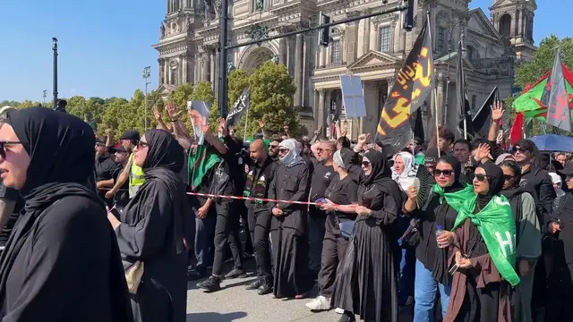 Video thumbnail for Germany: Ashura procession marches through central Berlin.
