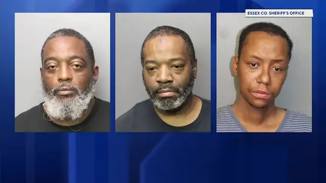 Video thumbnail for 2 men arrested, nearly 400 heroin packets seized in Newark drug raid